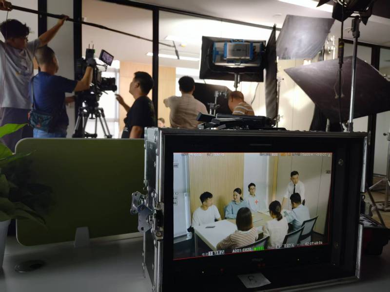 大悟县TVC拍摄公司：科技产品视觉化大师，诠释未来感与功能美学